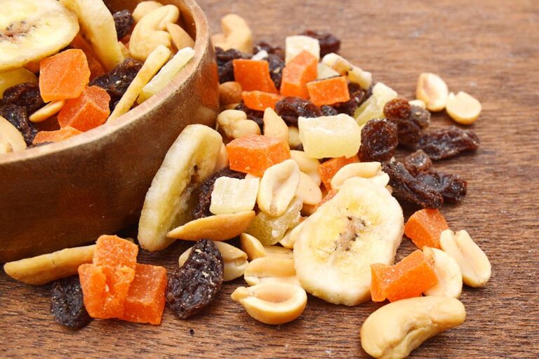 The Best Snacks for Sustained Energy Before and After a Workout